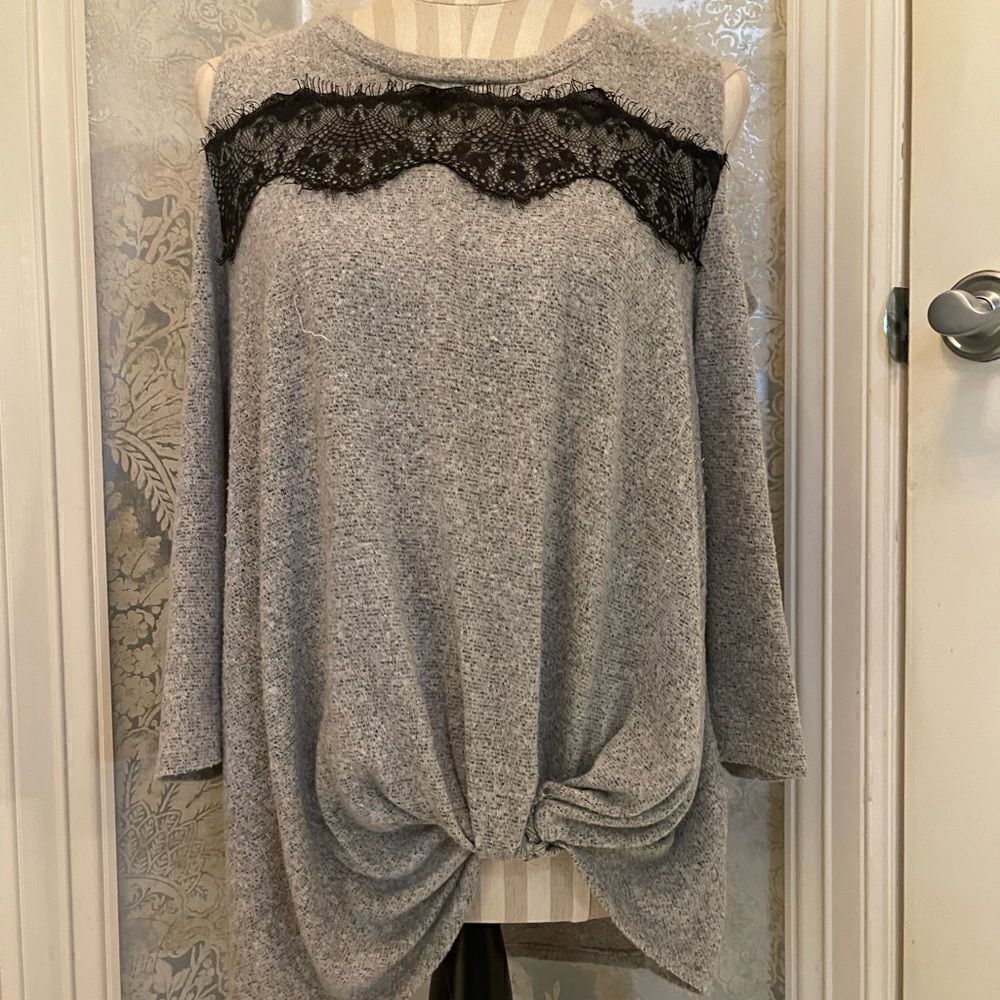 AWESOME KNIT Cold Shoulder Top!